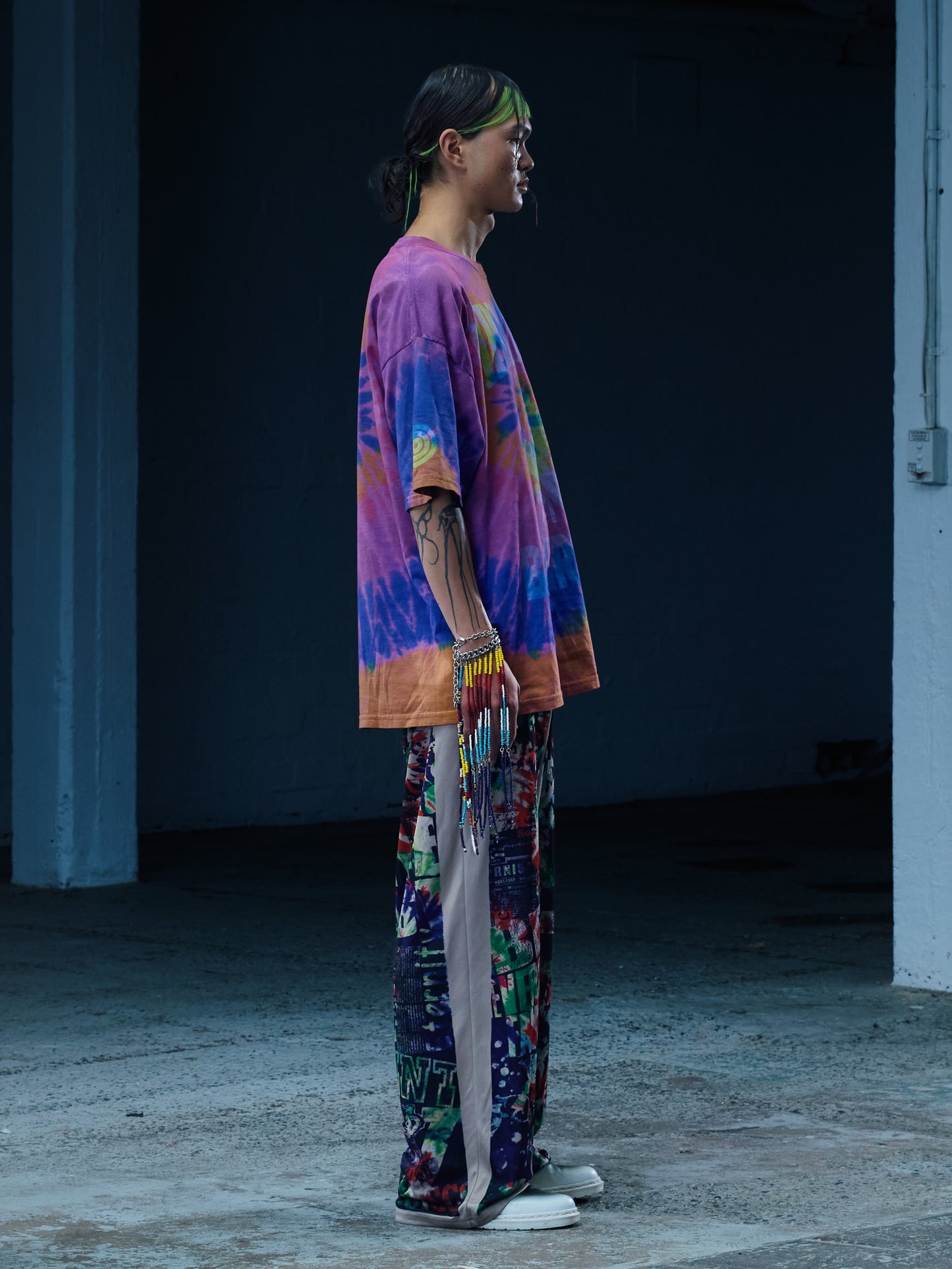 The Vibrations Tee | Magenta