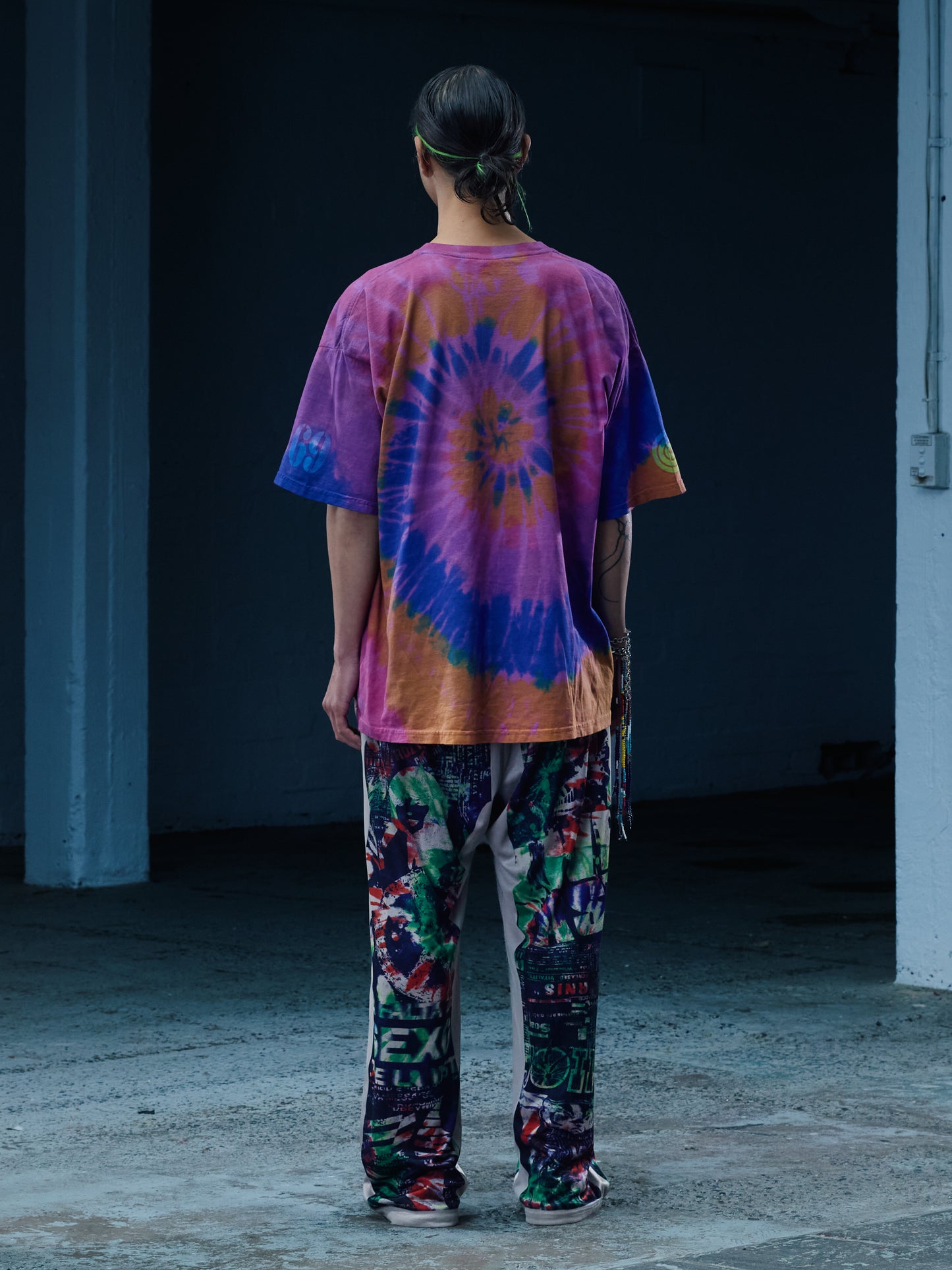 The Vibrations Tee | Magenta